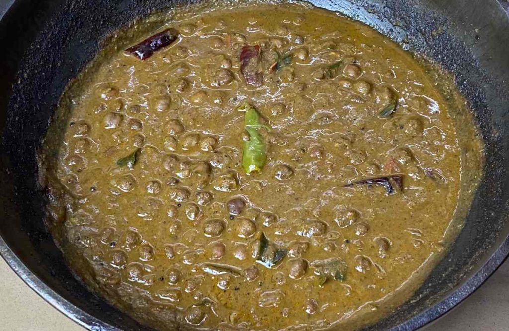 Kerala Varutharacha Kadala Curry Recipe