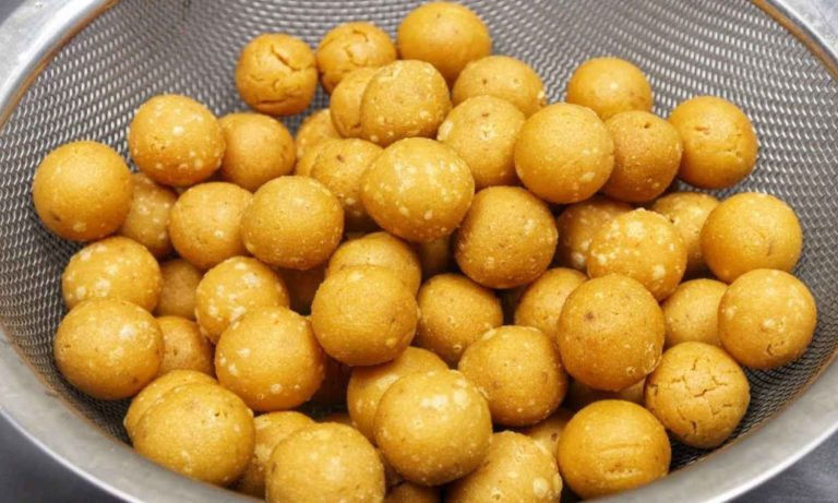 Kerala Traditional Snack Kaliyadakka Recipe