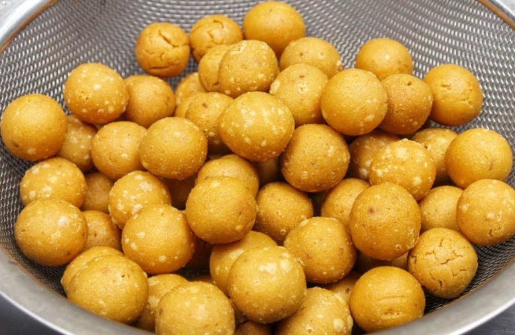 Kerala Traditional Snack Kaliyadakka Recipe