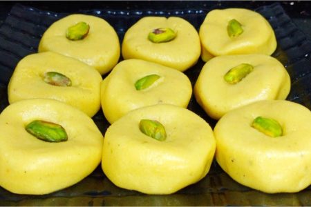 വായിലിട്ടാൽ അലിഞ്ഞു പോകുന്ന പേട എത്ര കഴിച്ചാലും മതിവരില്ല