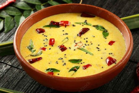 മോര്‌ കറി ഇങ്ങനെ ഒന്ന് തയ്യാറാക്കി നോക്കൂ; ഇതുണ്ടെങ്കിൽ കറിയും കാലി ചോറും കാലി!