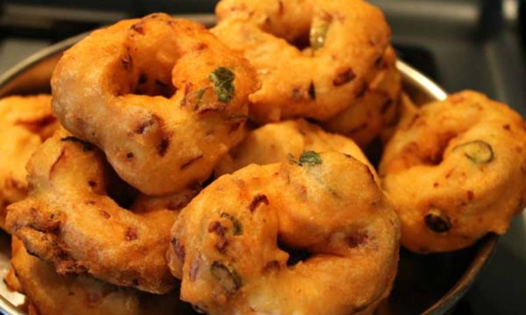 Easy Uzhunnu Vada Recipe