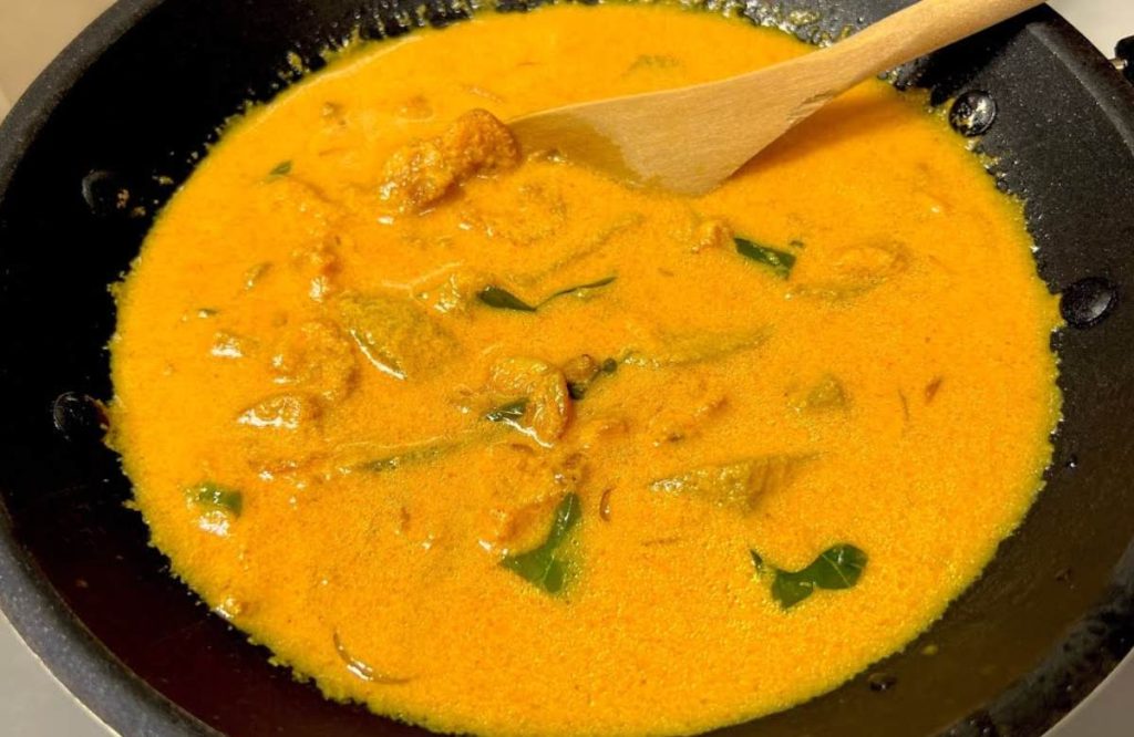 Kerala Style Prawns Raw Mango Curry Recipe