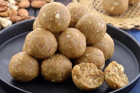 ഗോതമ്പ് ലഡു എളുപ്പം തയ്യാറാക്കിയാലോ