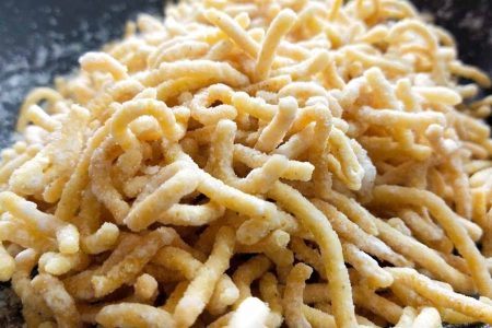 കൊതിതീരെ കൊറിക്കാവുന്ന മധുരസേവ