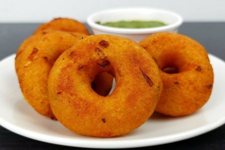 റവ കൊണ്ട് ഒരു വട ഉണ്ടാക്കാം