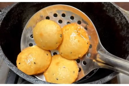 ഇനി വേറെയൊന്നും അന്വേഷിക്കേണ്ട! ഗോതമ്പുപൊടിയും തേങ്ങയും കൊണ്ട് അപാരരുചിയിൽ പലഹാരം ഇതാ