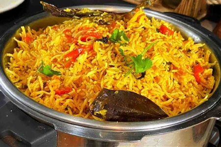 ഇനി കറിയെന്തിന്? ബാക്കി വന്ന ചോറ് കൊണ്ട് അഞ്ചു മിനിറ്റ് കൊണ്ട് തക്കാളി ചോറ്