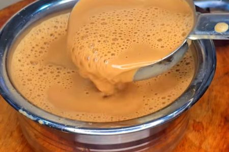 തട്ടുകടയിലെ അടിച്ച ചായയുടെ അതെ രുചിയിൽ കിടിലൻ ചായ തയ്യാറാക്കിയാലോ..? | How to make Milk tea
