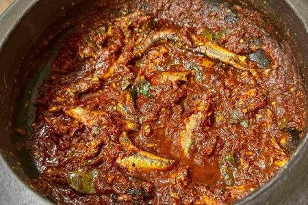 നാടൻ രുചിയിൽ ചുട്ടരച്ച മത്തി കറി കഴിച്ചിട്ടുണ്ടോ? അടിപൊളിയാണ് മക്കളെ! | Kerala Special Fish Curry Recipe